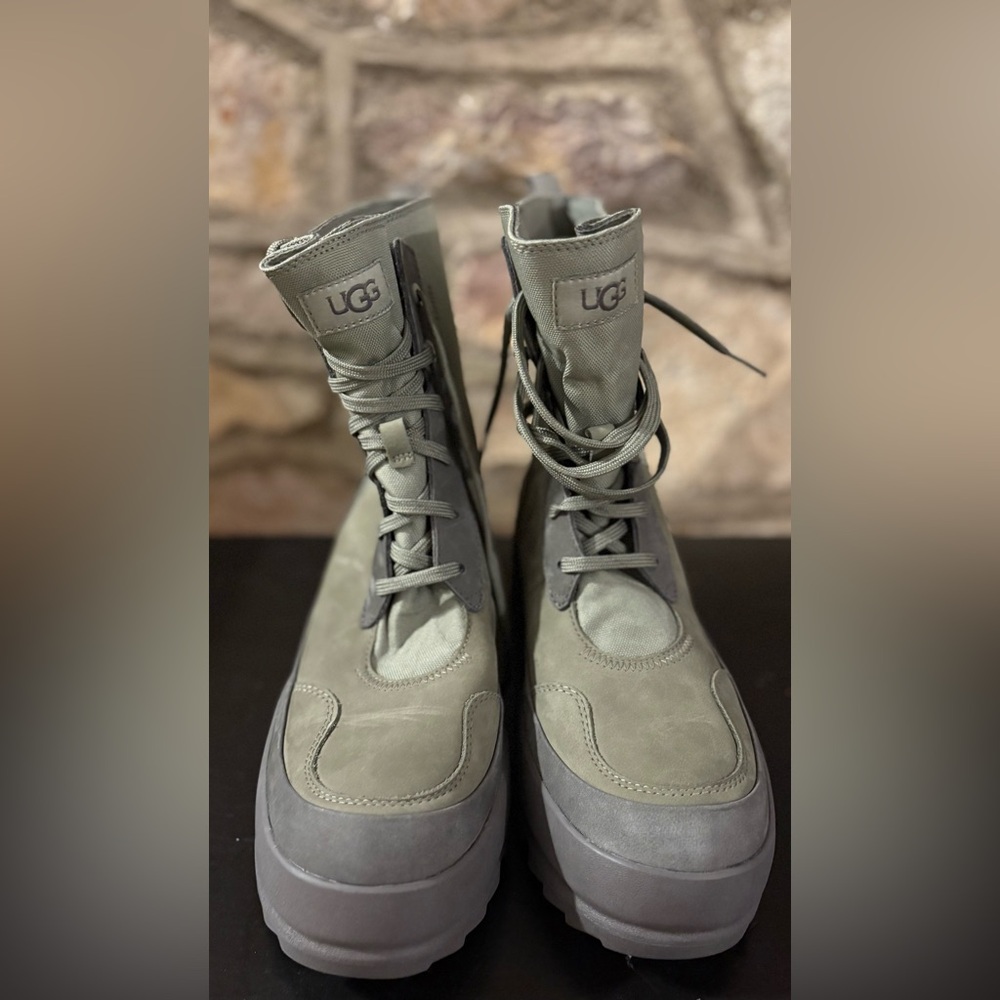 (NWOT)UGG Women’s Venture Dune Boots 1143833 Dry Leaf Waterproof Lace-Up Sz 10